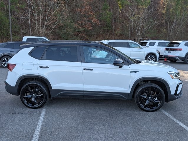 2024 Volkswagen Taos SE Black