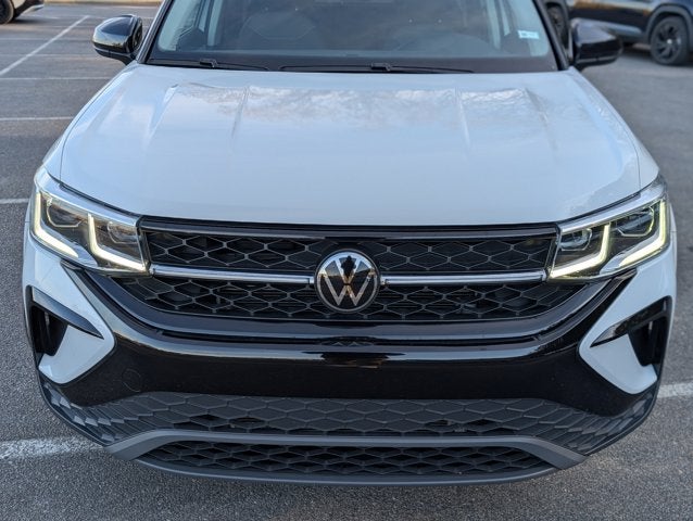 2024 Volkswagen Taos SE Black