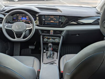 2024 Volkswagen Taos SE Black