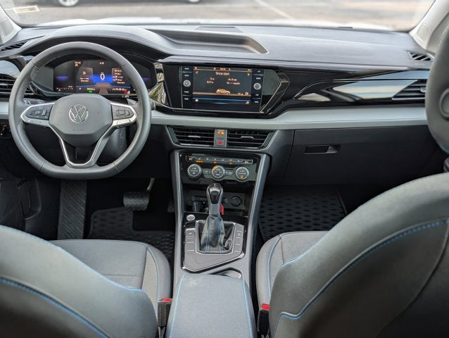 2024 Volkswagen Taos SE Black