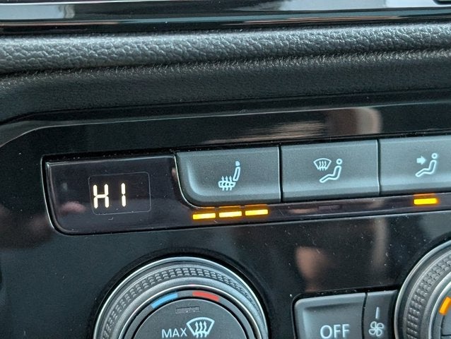 2024 Volkswagen Taos SE Black