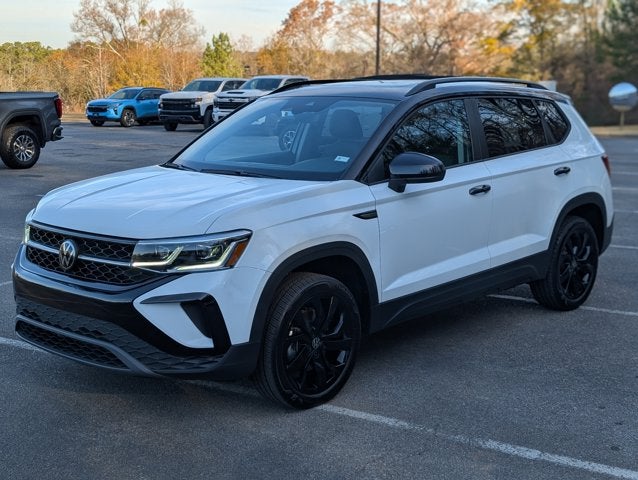 2024 Volkswagen Taos SE Black