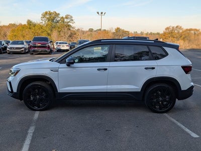 2024 Volkswagen Taos SE Black