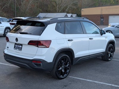 2024 Volkswagen Taos SE Black