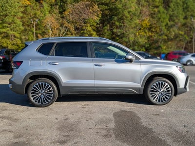 2025 Volkswagen Taos SE