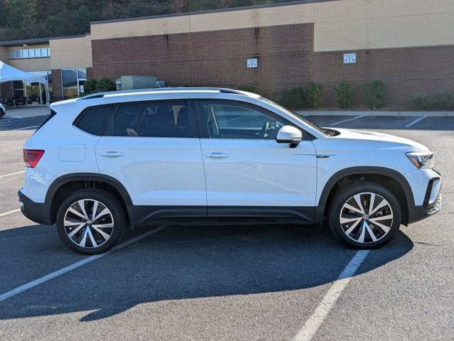 2024 Volkswagen Taos SE