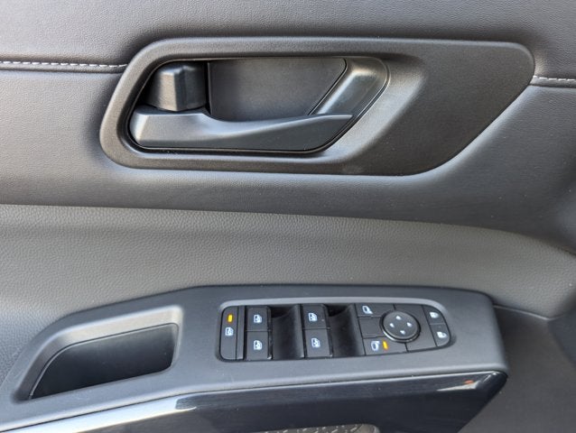 2025 Nissan Pathfinder S