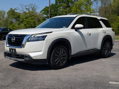 2022 Nissan Pathfinder SL