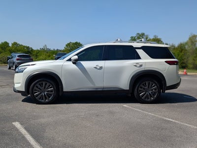 2022 Nissan Pathfinder SL