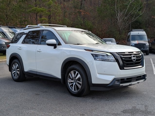 2022 Nissan Pathfinder SL