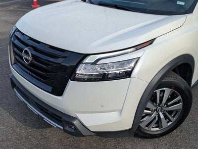 2022 Nissan Pathfinder SL