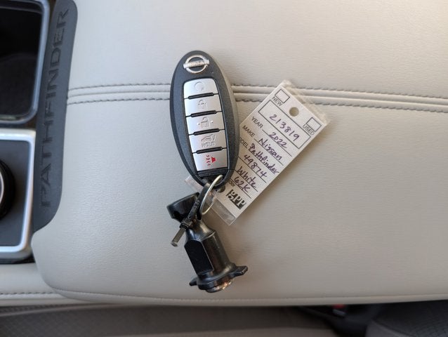 2022 Nissan Pathfinder SL