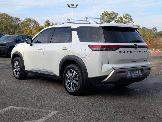 2022 Nissan Pathfinder SL