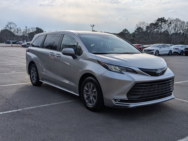 2023 Toyota Sienna XLE