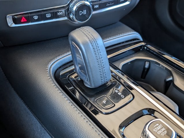 2021 Volvo S60 R-Design Expression