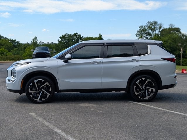 2023 Mitsubishi Outlander SE