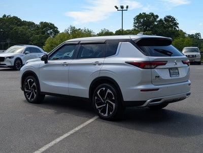 2023 Mitsubishi Outlander SE
