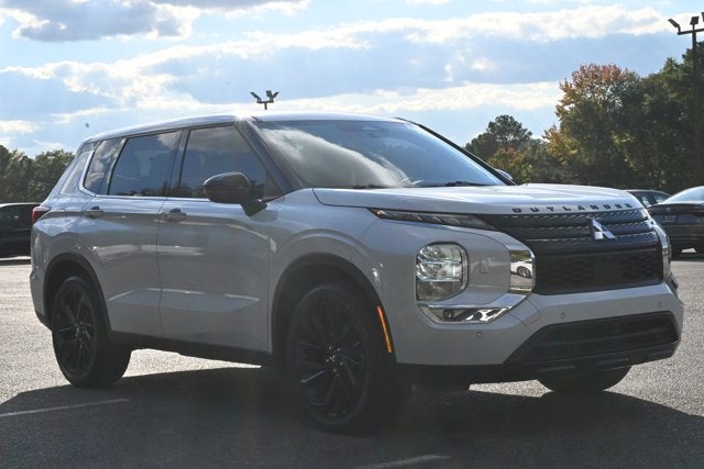 2023 Mitsubishi Outlander SE