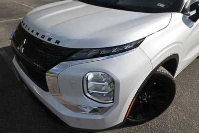 2023 Mitsubishi Outlander SE