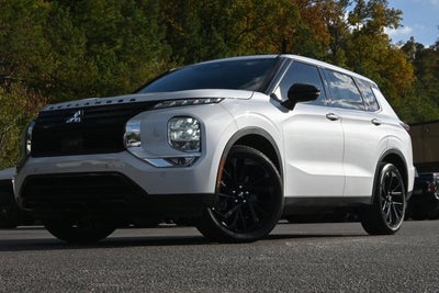 2023 Mitsubishi Outlander SE