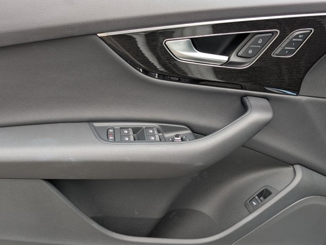 2025 Audi Q7 Premium