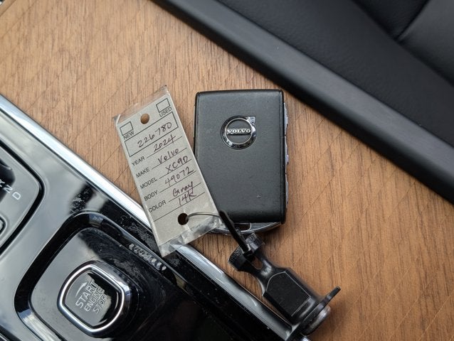 2024 Volvo XC90 Recharge Plug-In Hybrid Plus Bright Theme