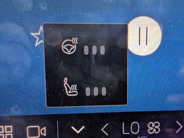 2023 Volvo XC60 Recharge Plug-In Hybrid Core Bright Theme