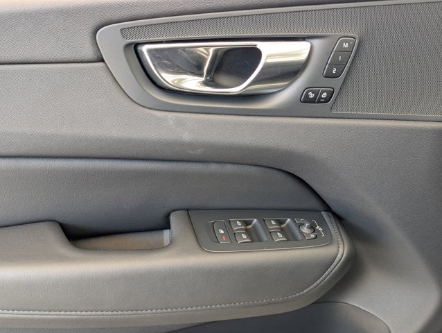 2024 Volvo XC60 Core Dark Theme