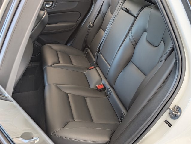 2024 Volvo XC60 Core Dark Theme