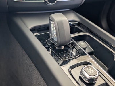 2024 Volvo XC60 Core Dark Theme