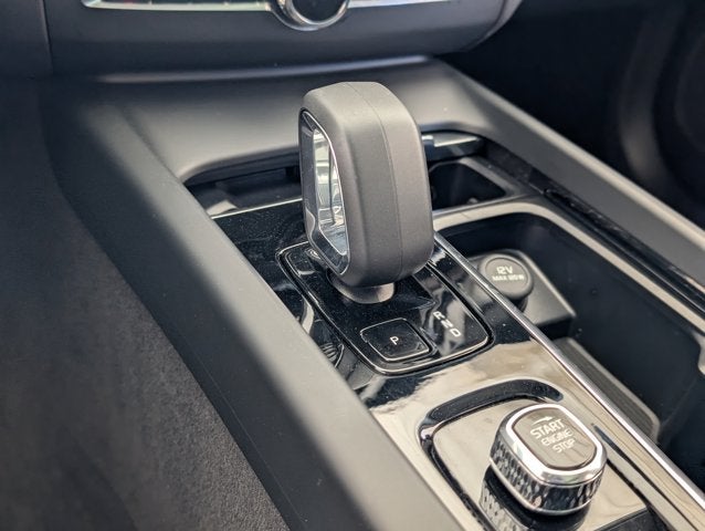 2024 Volvo XC60 Core Dark Theme