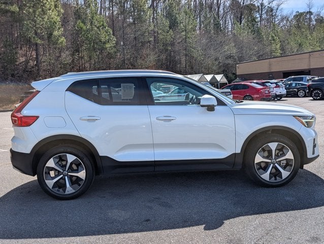 2024 Volvo XC40 Plus Bright Theme