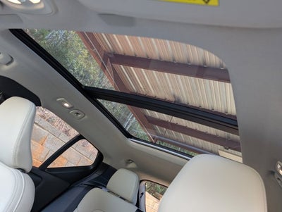 2024 Volvo XC40 Plus Bright Theme