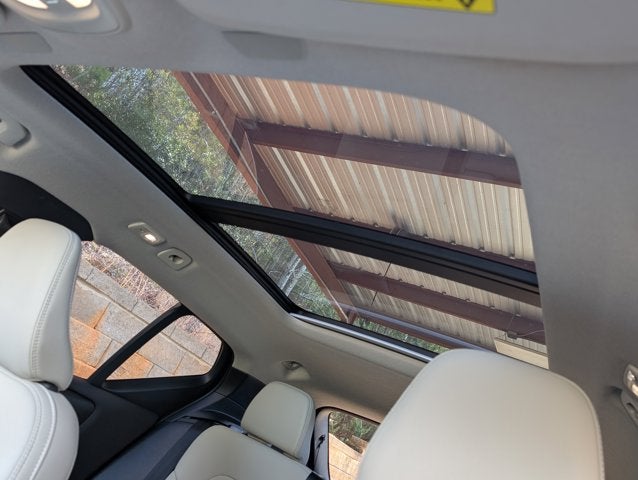 2024 Volvo XC40 Plus Bright Theme