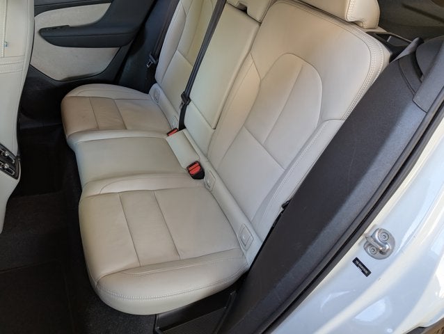 2024 Volvo XC40 Plus Bright Theme