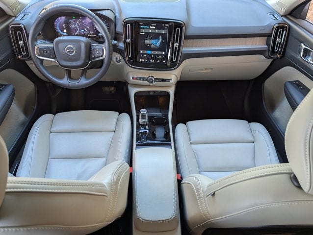2024 Volvo XC40 Plus Bright Theme