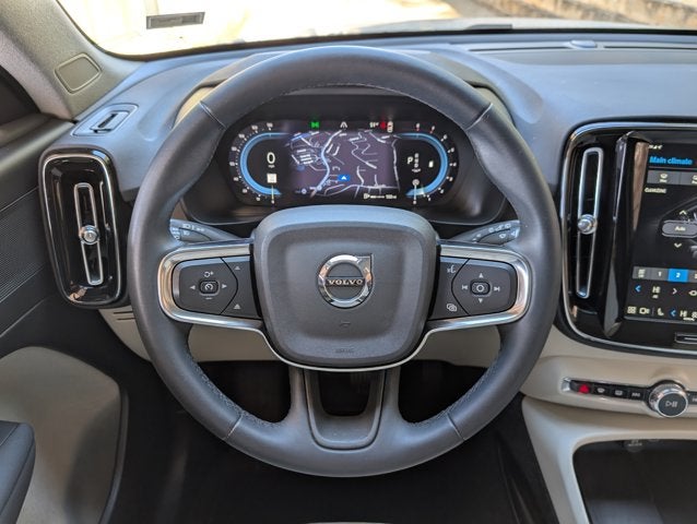 2024 Volvo XC40 Plus Bright Theme