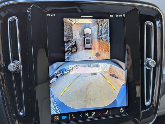 2024 Volvo XC40 Plus Bright Theme