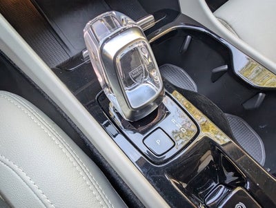 2024 Volvo XC40 Plus Bright Theme