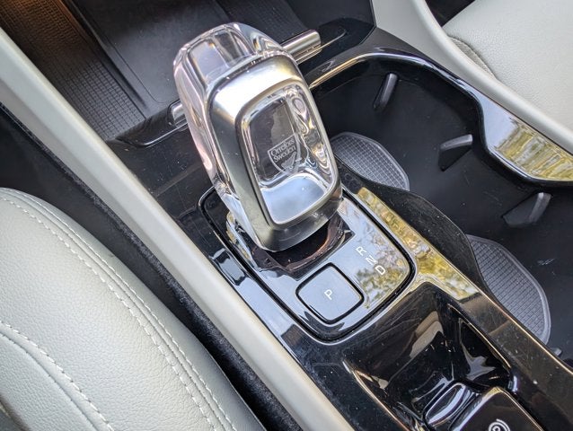 2024 Volvo XC40 Plus Bright Theme