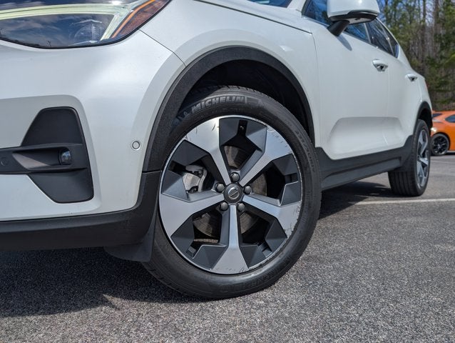 2024 Volvo XC40 Plus Bright Theme