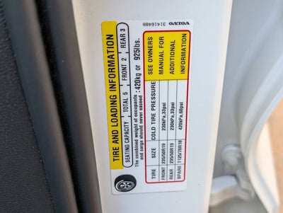 2024 Volvo XC40 Plus Bright Theme