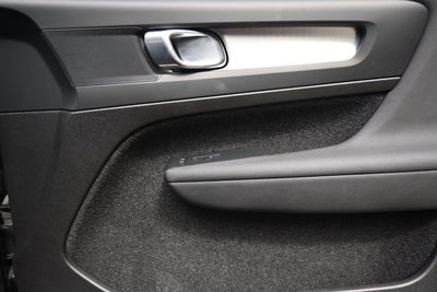 2025 Volvo XC40 Core Bright Theme