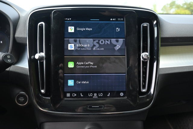 2025 Volvo XC40 Core Bright Theme