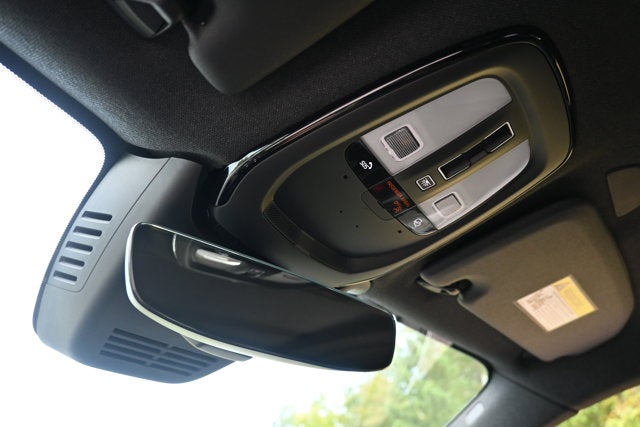 2025 Volvo XC40 Core Bright Theme