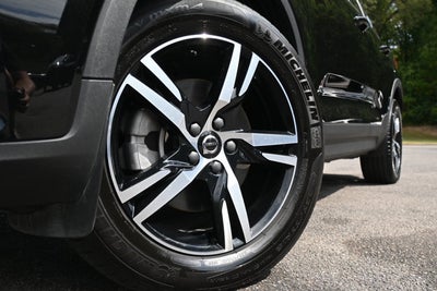 2025 Volvo XC40 Core Bright Theme