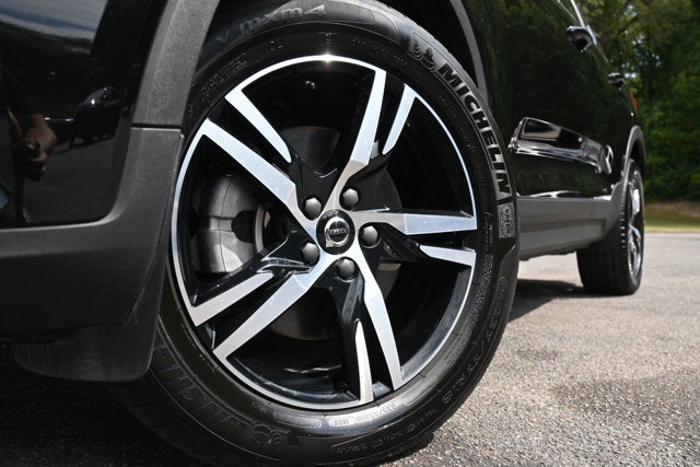 2025 Volvo XC40 Core Bright Theme