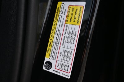 2025 Volvo XC40 Core Bright Theme