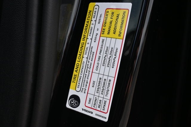 2025 Volvo XC40 Core Bright Theme