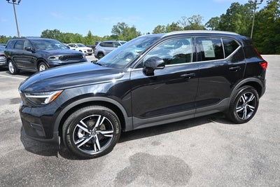 2025 Volvo XC40 Core Bright Theme